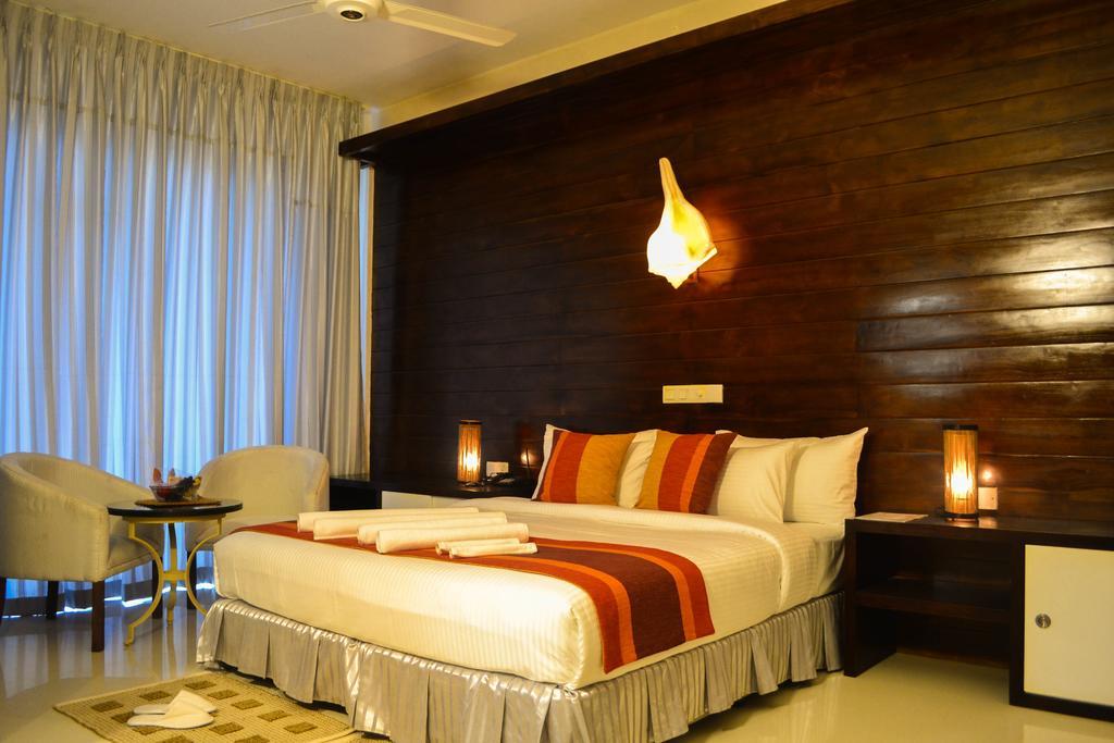 Hotel The Valampuri Jaffna Exterior foto
